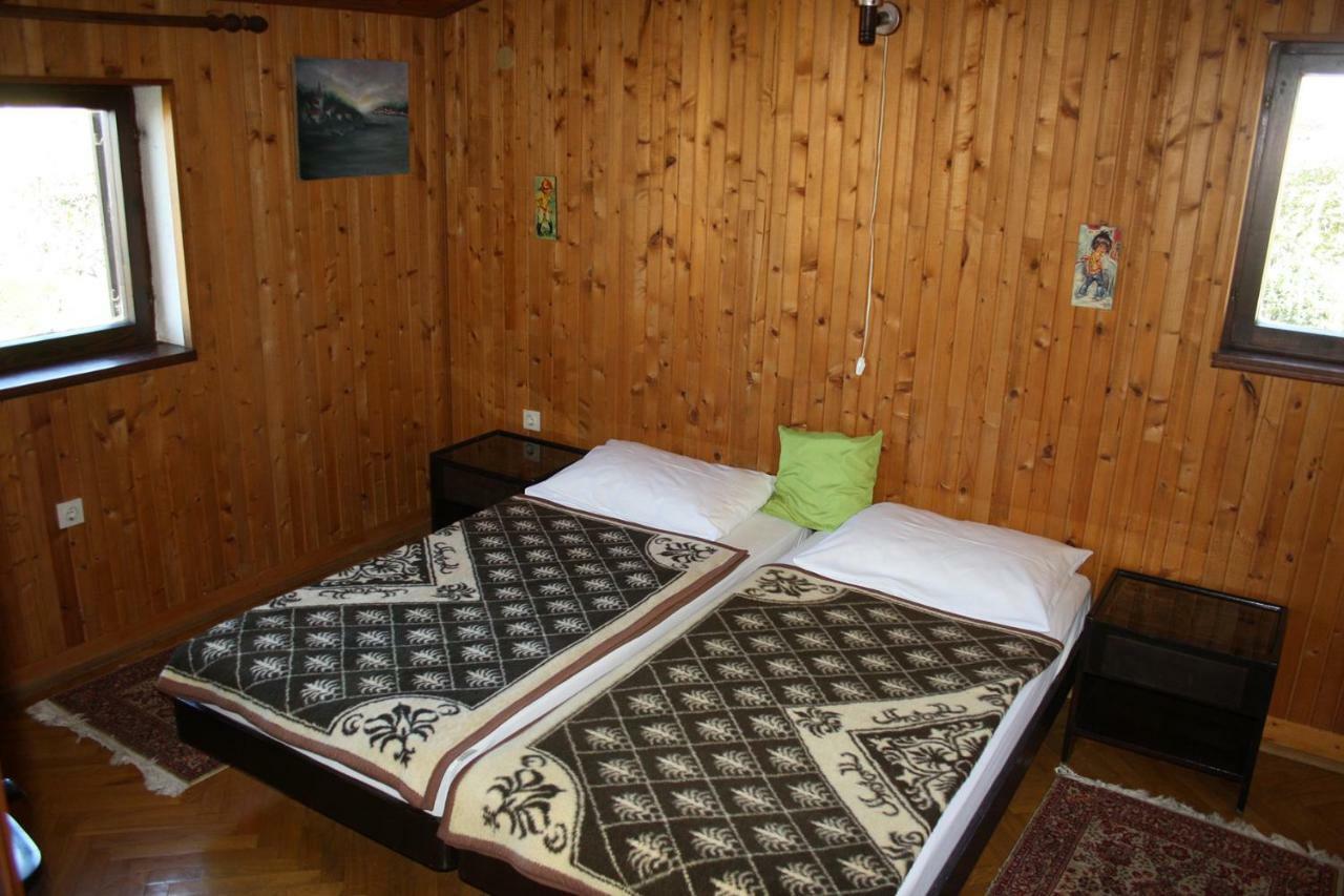 Apartmani Branka ซริกเวนิซา ภายนอก รูปภาพ