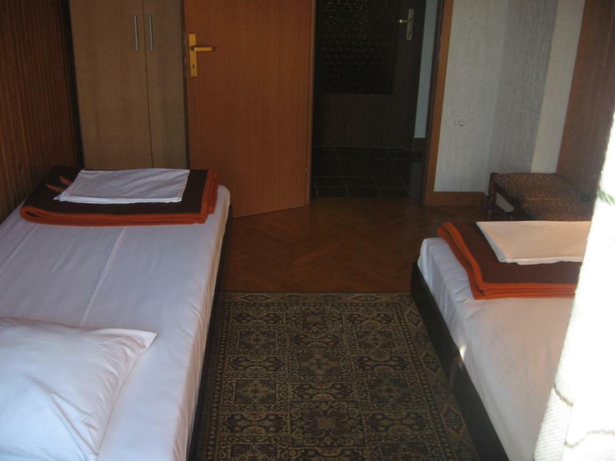 Apartmani Branka ซริกเวนิซา ภายนอก รูปภาพ